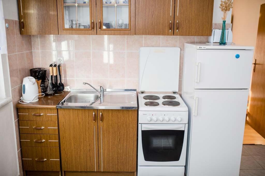 Apartmani Luka Banjol Eksteriør bilde