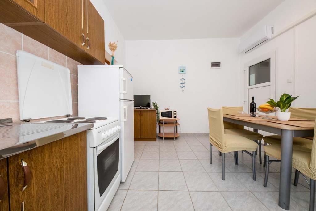 Apartmani Luka Banjol Eksteriør bilde
